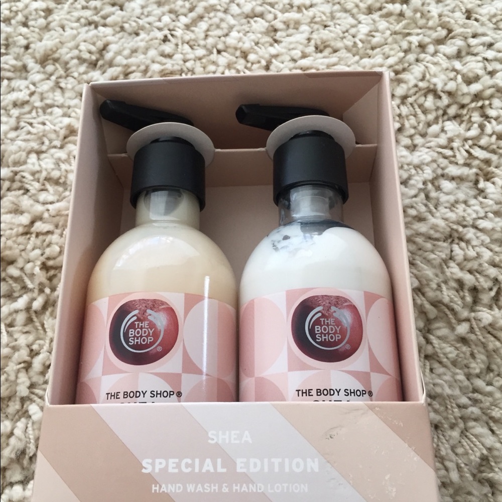 The BODY SHOP Shea Wash/ Lotion set